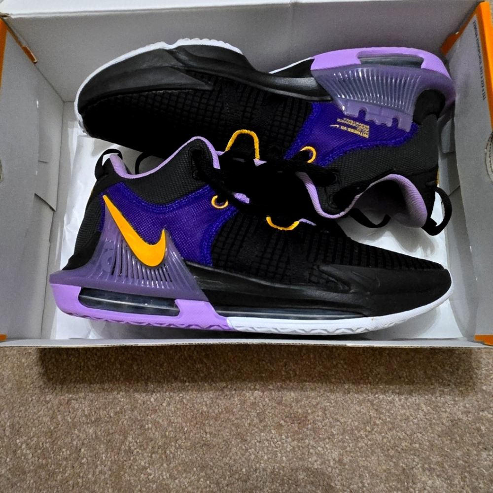 Boys Nike Basketball Shoes